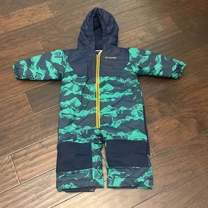Adorable Columbia snowsuit 12-18 month